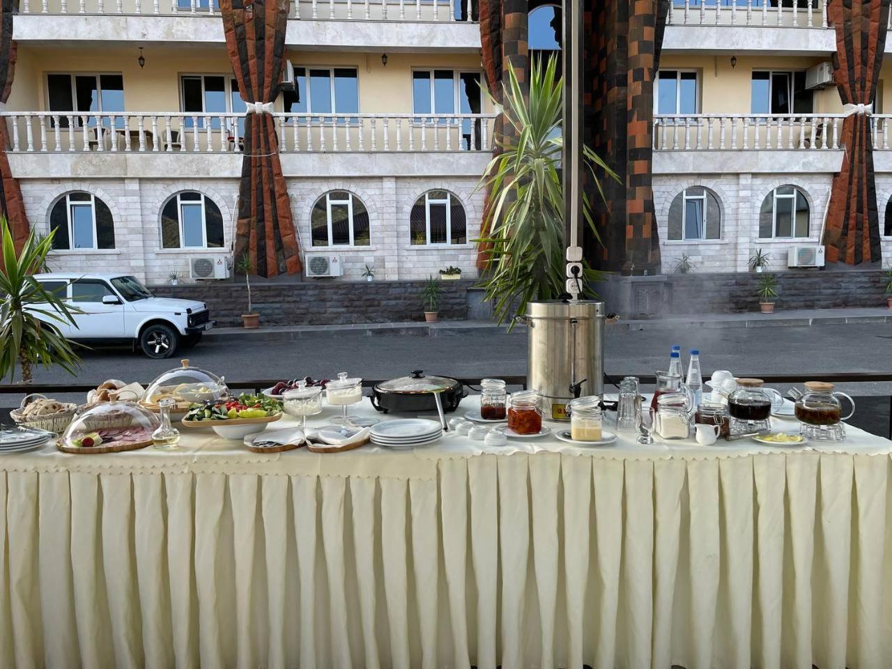 Grand Hotel Kapan, Armenia Buitenkant foto