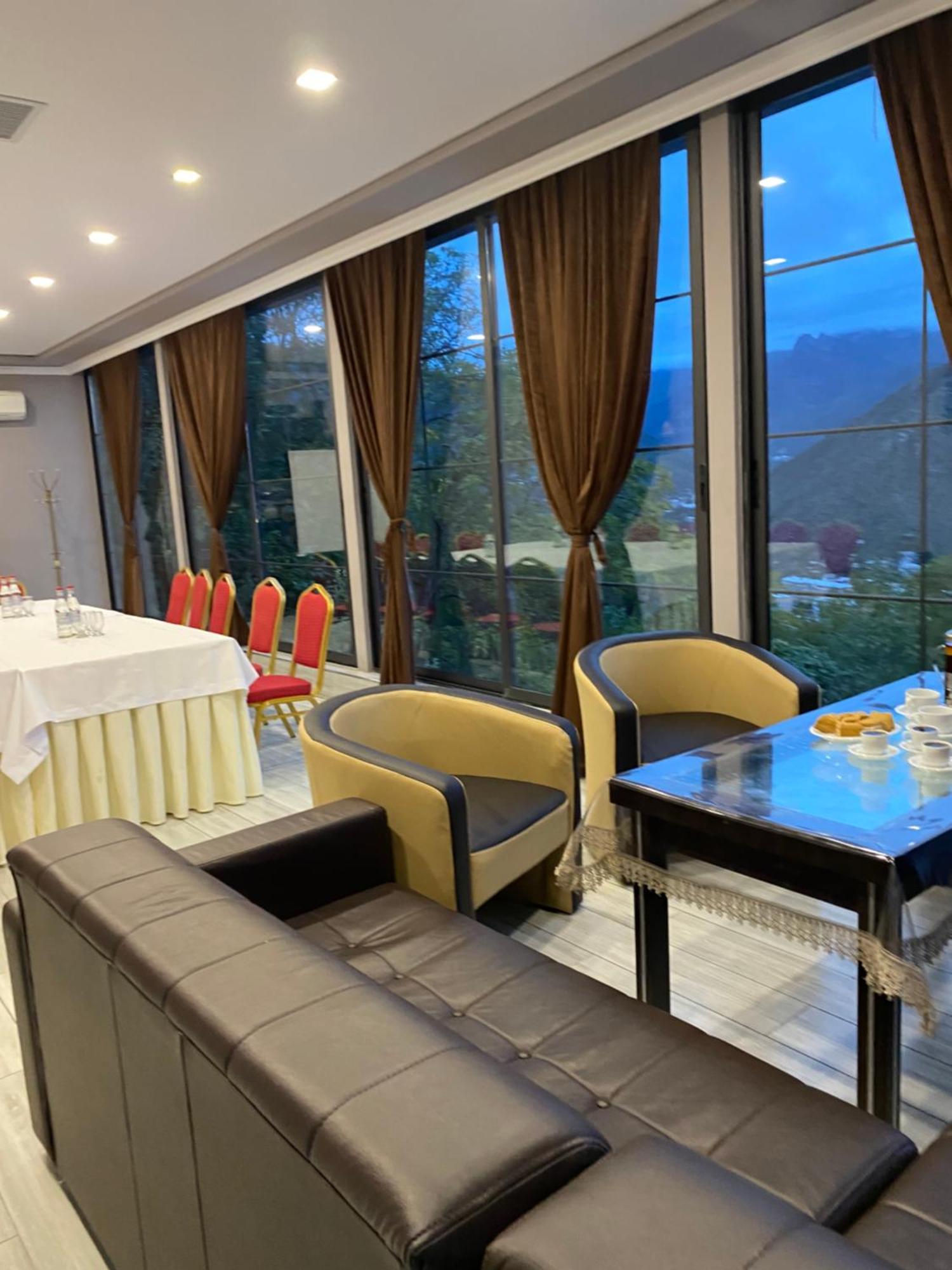 Grand Hotel Kapan, Armenia Buitenkant foto