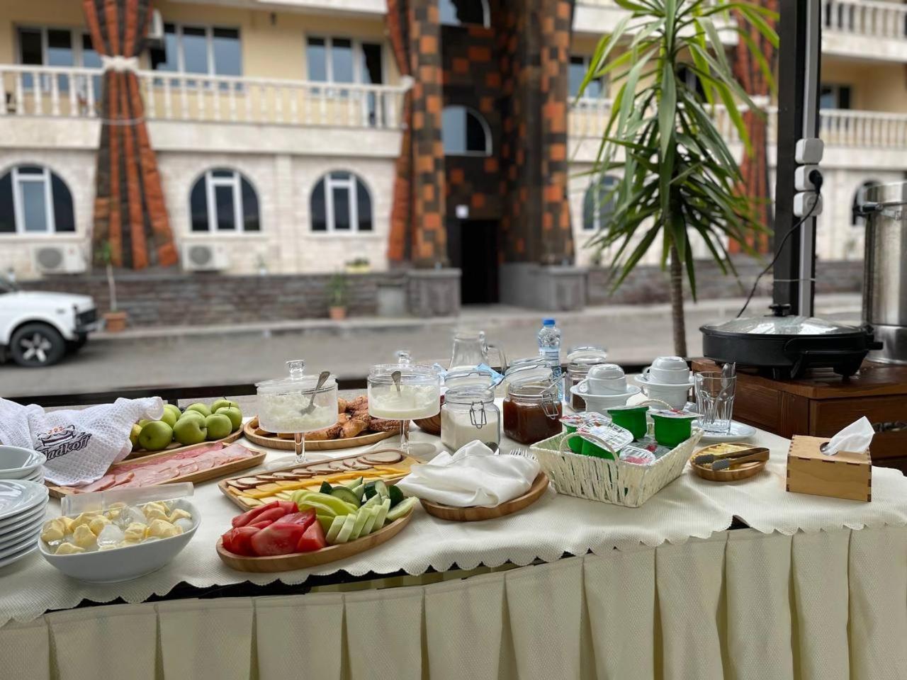 Grand Hotel Kapan, Armenia Buitenkant foto